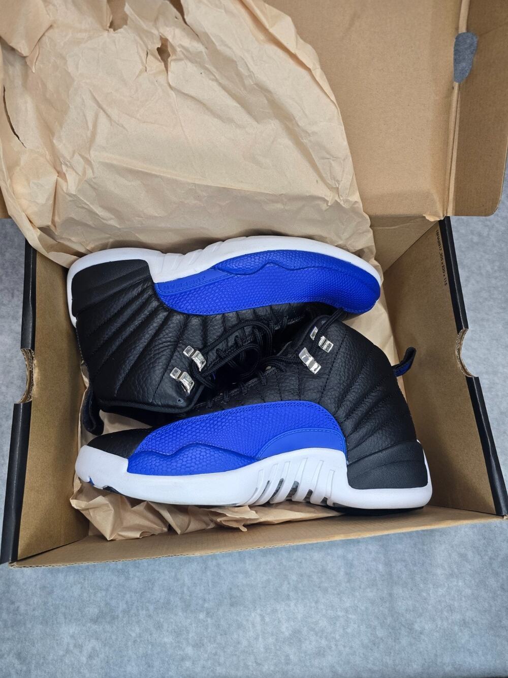 Air Jordan 12 Retro Hyper Royal Womens 7 Black Hyper Royal White AO6068-004